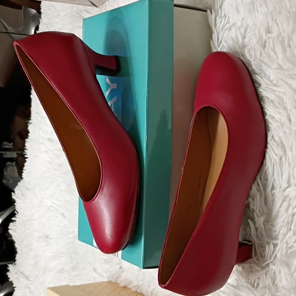 Array Flatter Classic Red Women's Leather Pumps H… - image 1